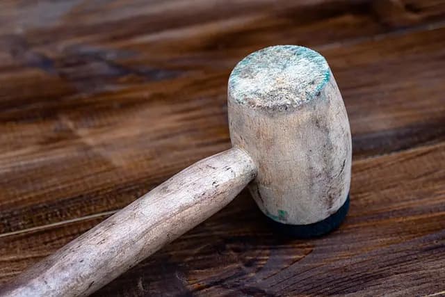 Comment bien évaluer un serrurier : 5 critères essentiels